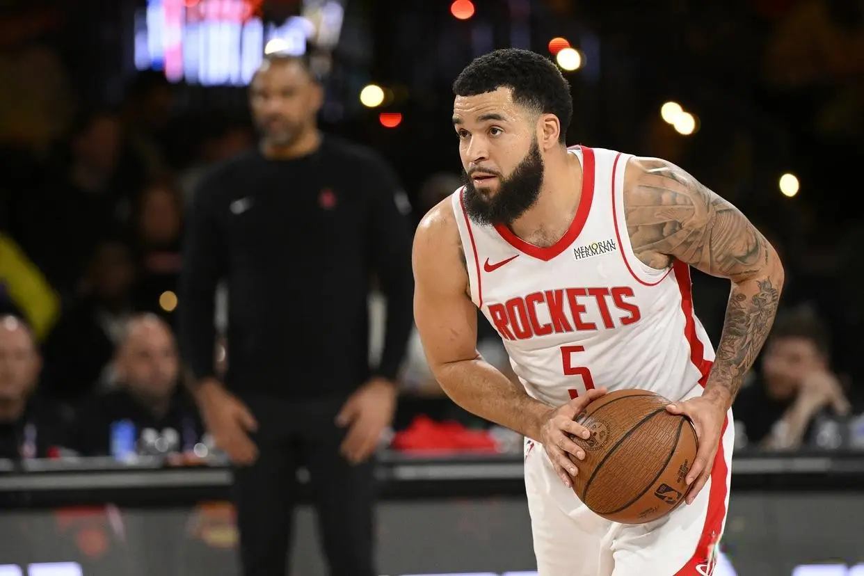 他一直在休, 绊脚石, 合同的球员