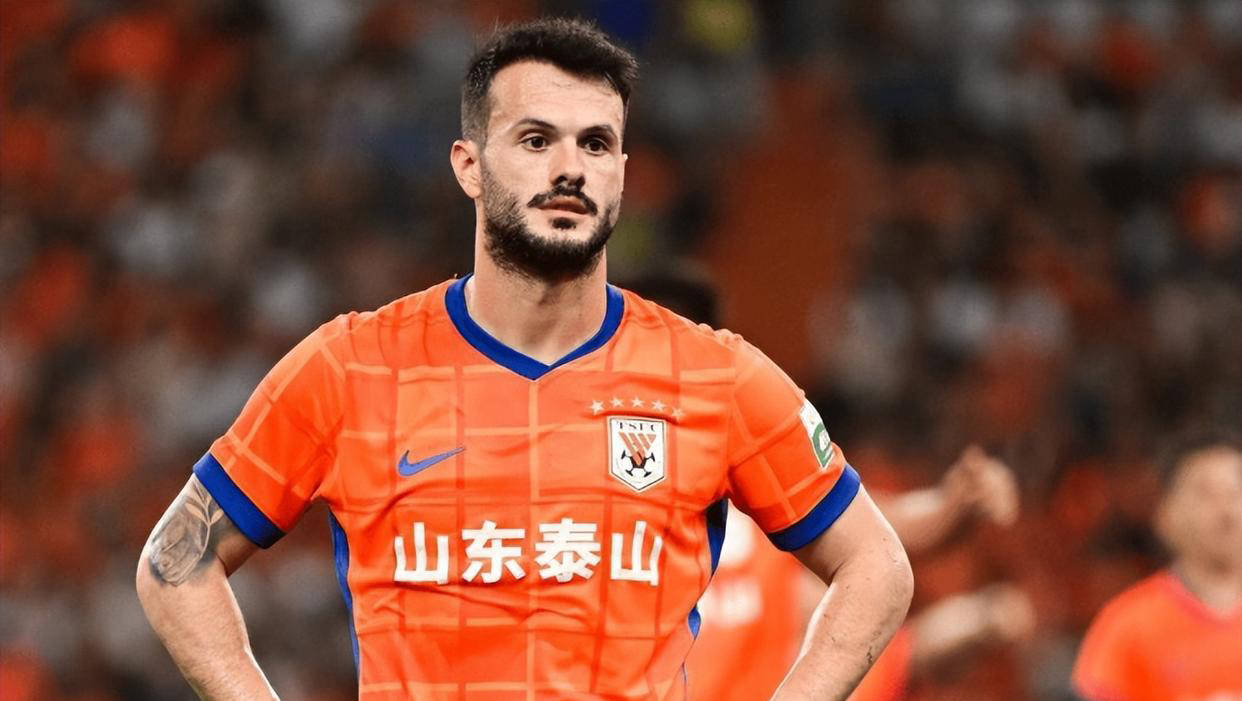 足坛树立声, 表现密不可, 卡扎伊什维