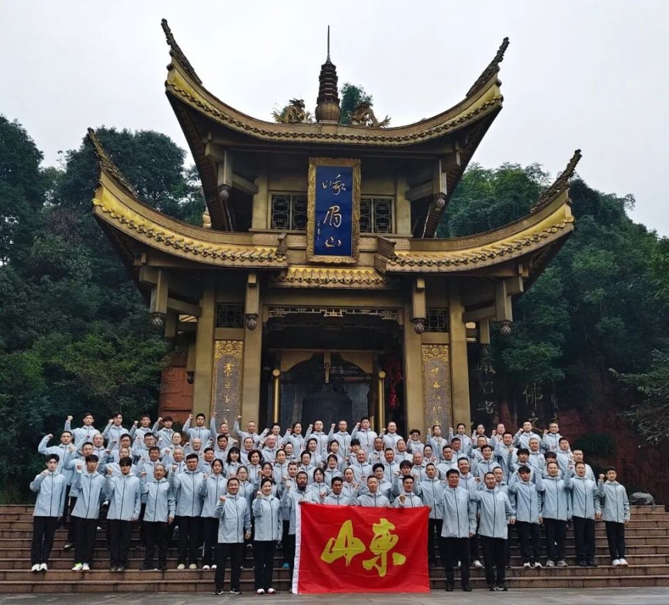 龙的熏陶, 队更在今年 龙的熏陶, 队更在今年