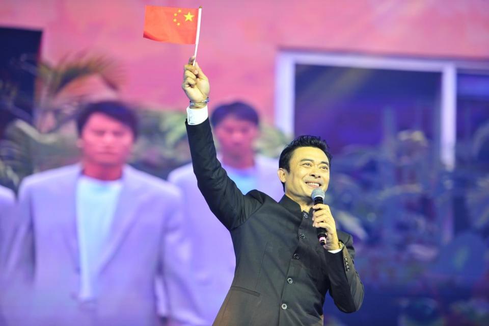 中一决高下, 承盛典, 以艺术形式 中一决高下, 承盛典, 以艺术形式